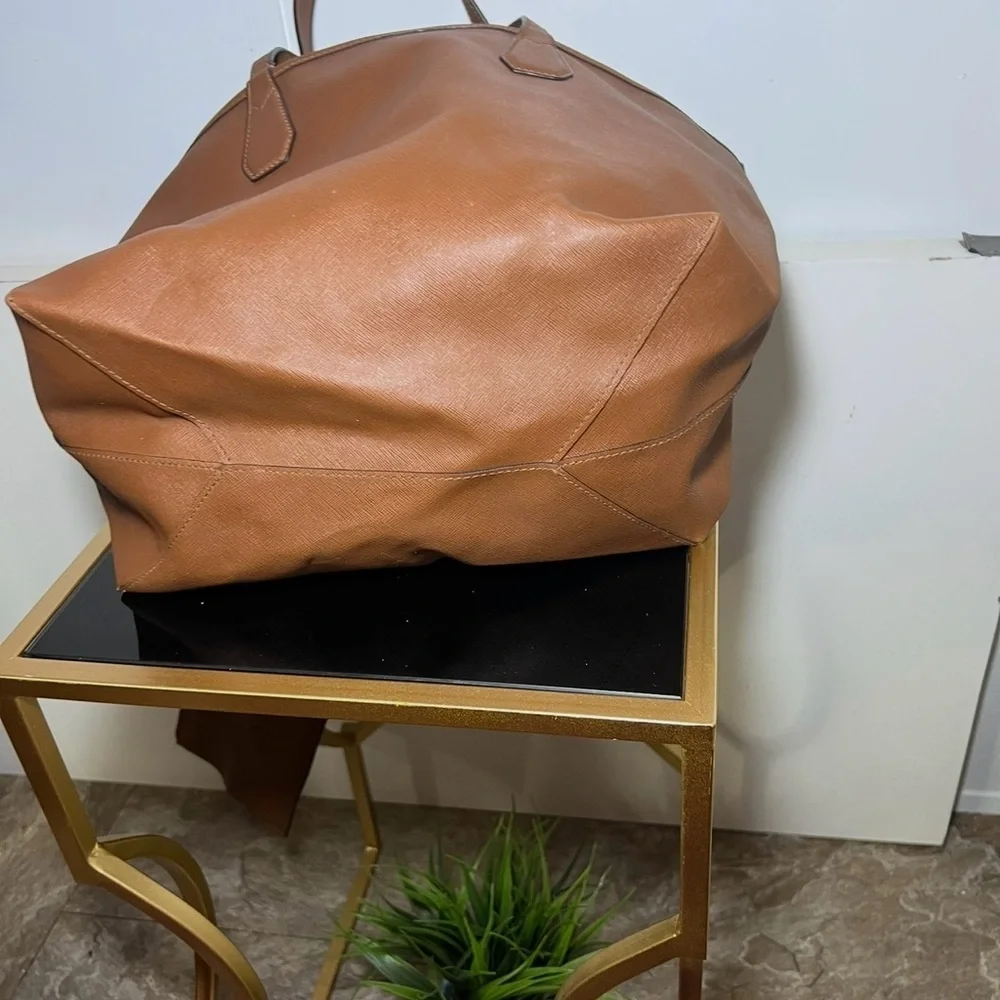 Michael Kors Tan Tote Bag with Pouch🤎🤎🤎🤎